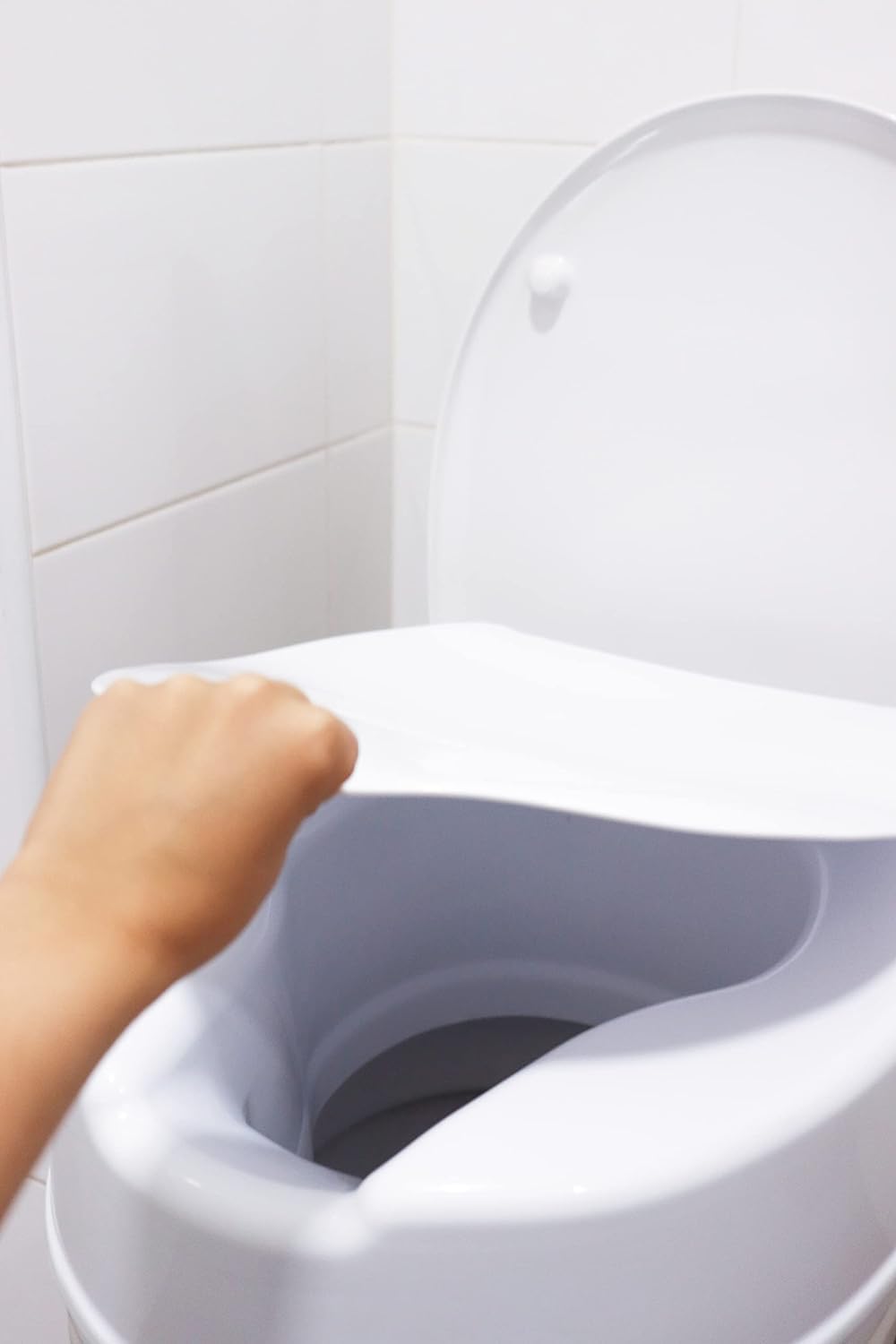Toilettensitzerhöhung mit Deckel