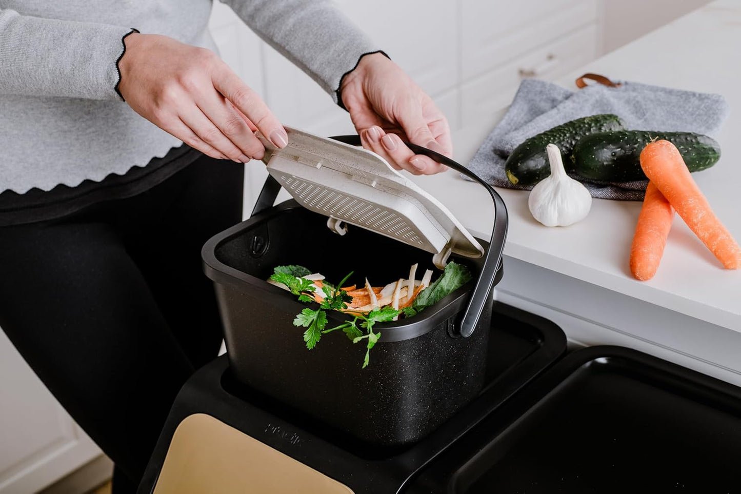 Mini Bini Komposteimer mit Aktivkohlefilter