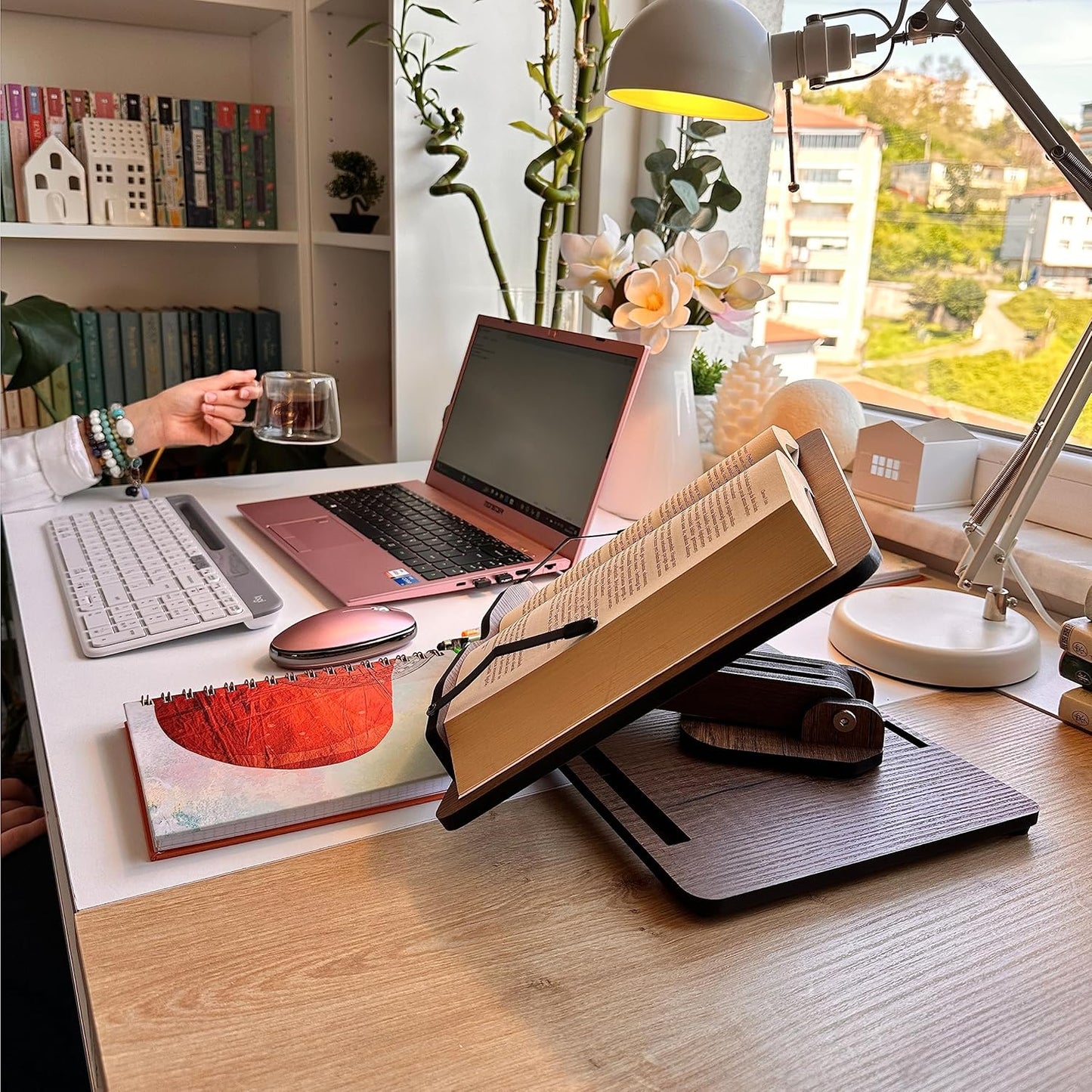 Verstellbarer Buch- und Laptop-Ständer aus Holz
