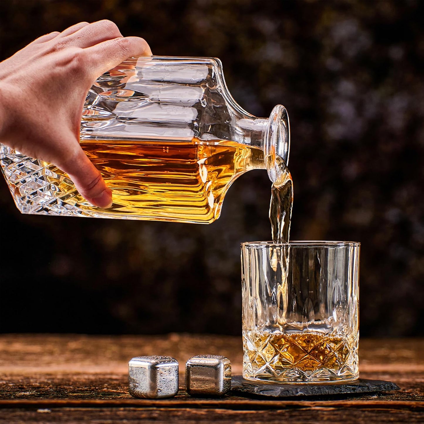 Whiskey Karaffe Geschenkset mit Gläser & Steinen, 4 Gläser