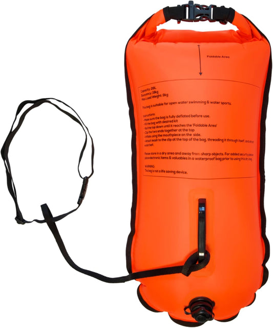 Schwimmboje mit Trockenbeutel und Notfallpfeife