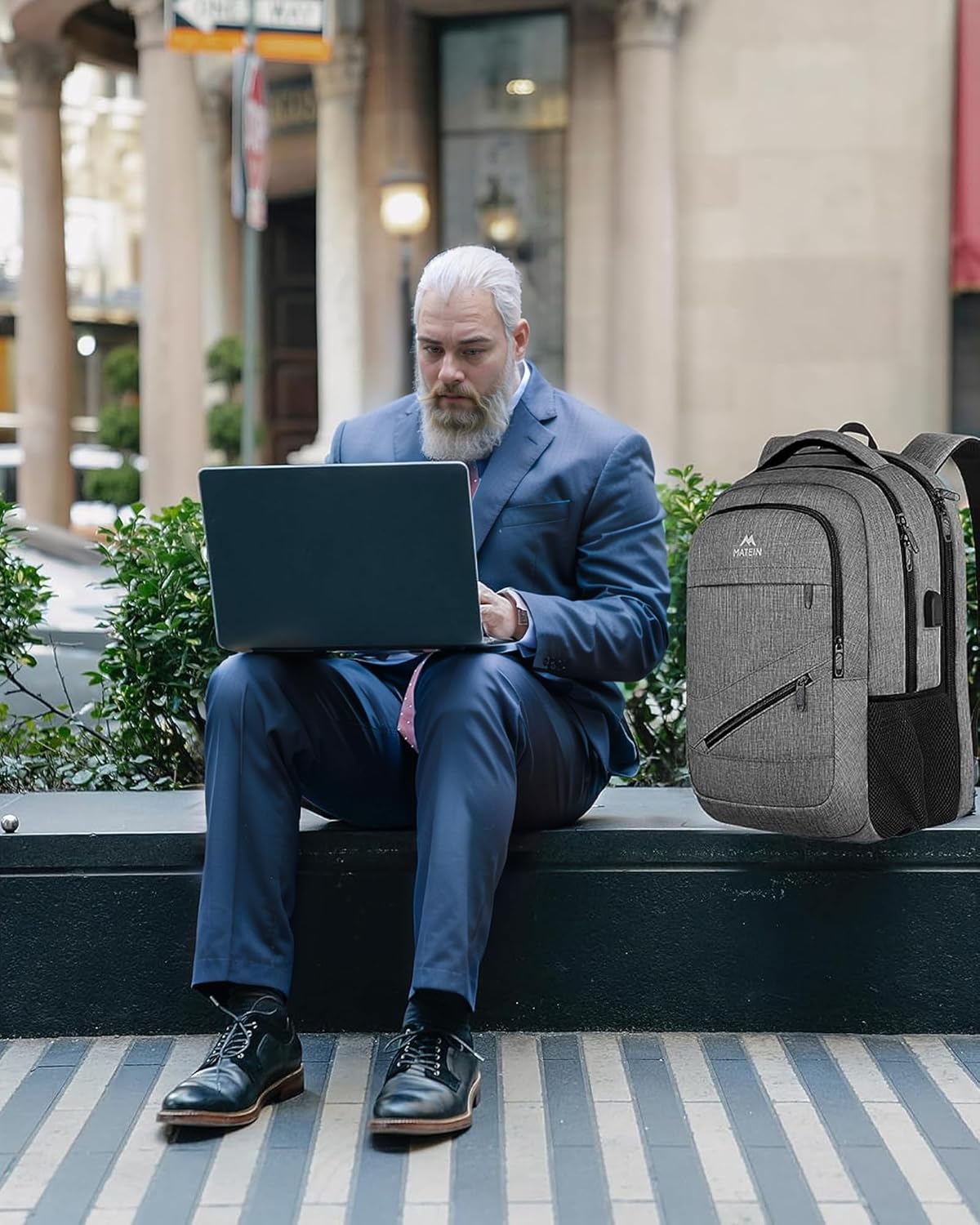 Laptop-Rucksack mit USB & Anti-Diebstahl-Funktion, 17.3 zoll Grau