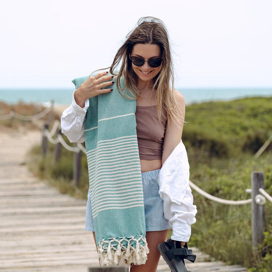 Fouta XXL, Sandabweisendes Strandtuch mit Fransen, Seegrün