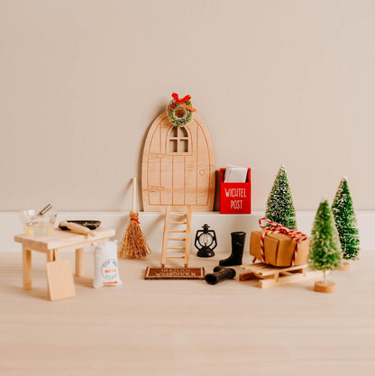 Wichteltür Adventskalender mit Buch & Briefen 2025